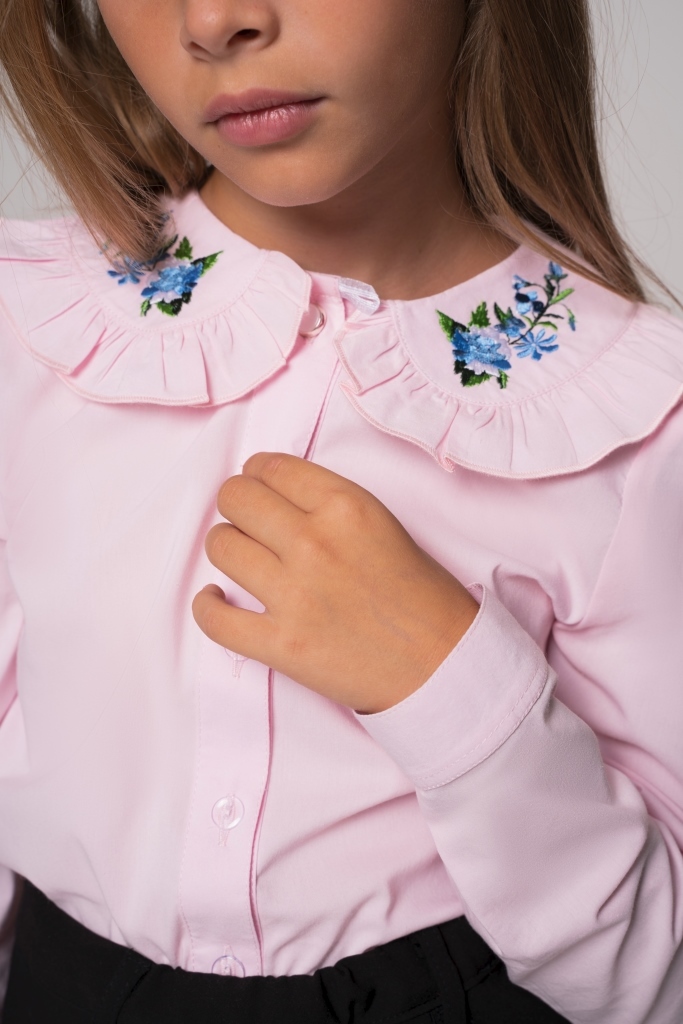 Блузка с отложным воротником и вышивкой "полевые цветы"
